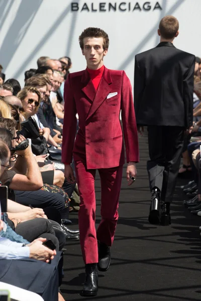 Look 25
